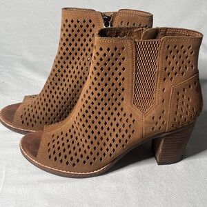Toms Majorca Peep Toe Cinnamon Suede Perforated Tan Ankle Boots Women’s Size 8